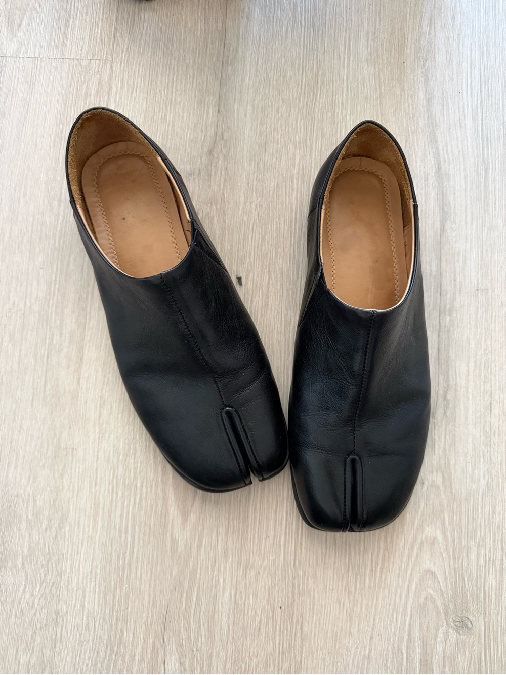 Men's Black Split-Toe Tabi Leather Slip-On Shoes